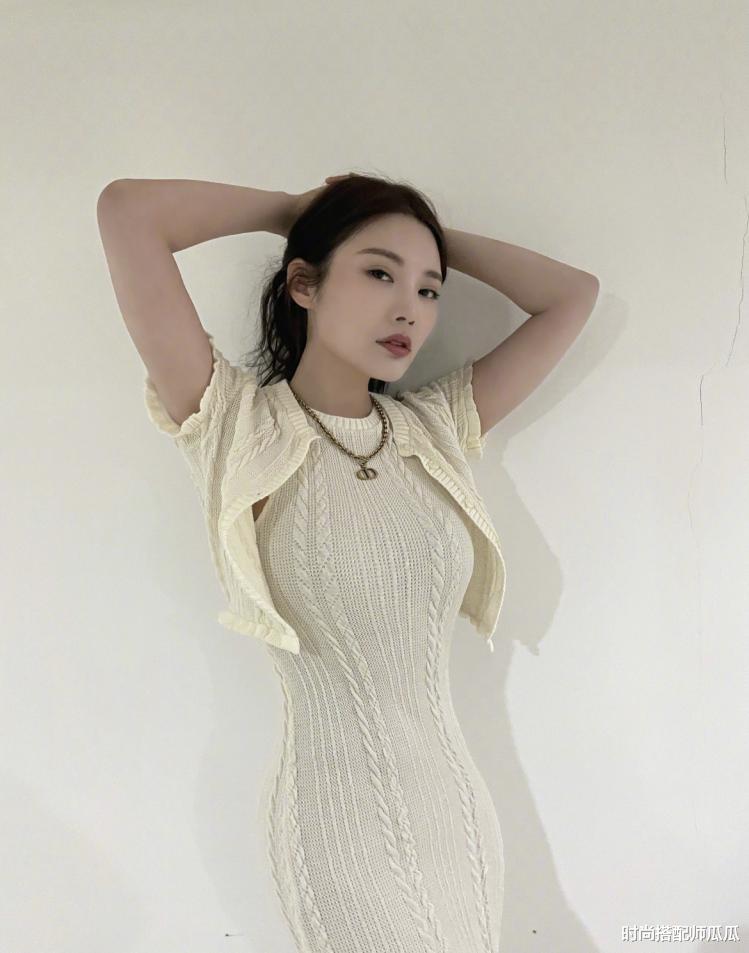 徐冬冬|?徐冬冬裙子也太“挤”了吧？撑成这样仍晒出来，身材好真任性