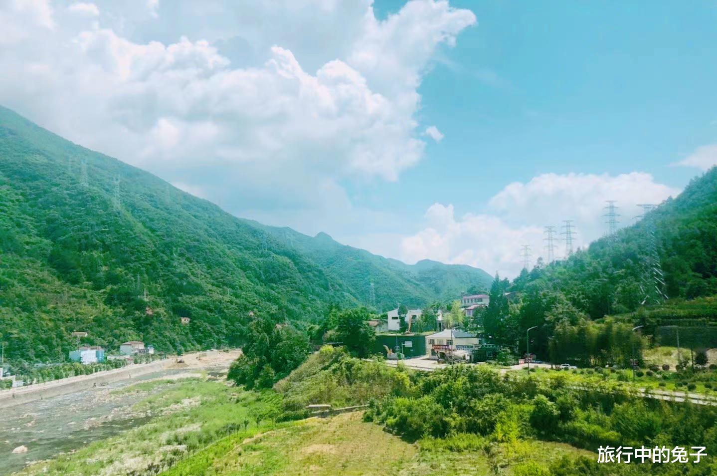 陕西无红绿灯的县城,出租车9辆有高铁站,曾差点被合并