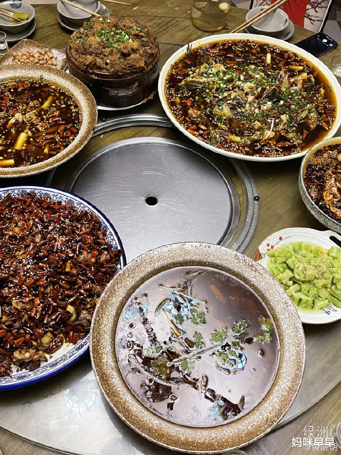 黄晓明|43岁黄晓明瘦成小鲜肉，网友：赚钱多，不能痛快吃，有什么乐趣