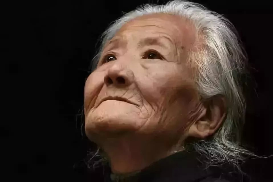 笔尖下的有趣人生 35岁外孙赡养90岁外婆，5个舅舅均在逃避，外孙：做人不厚道