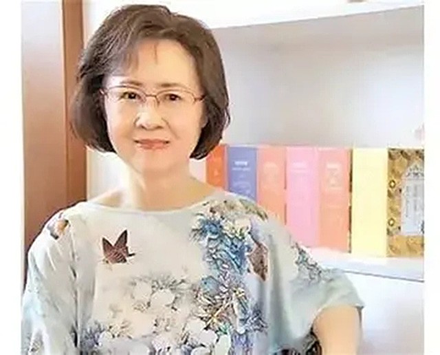 不惑之年|琼瑶数学考了20分,妹妹考了98分,母亲:你怎么就不能像你妹一样