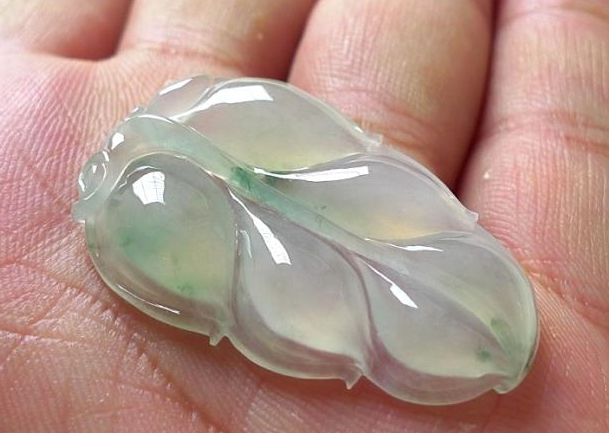 文玩|冰种翡翠的升级版,高冰价格卖得更贵,这俩到底有什么区别?