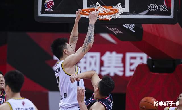 辽宁男篮|4分险胜！辽宁上演奇迹逆转，郭艾伦爆发，杨鸣被当众训斥太尴尬