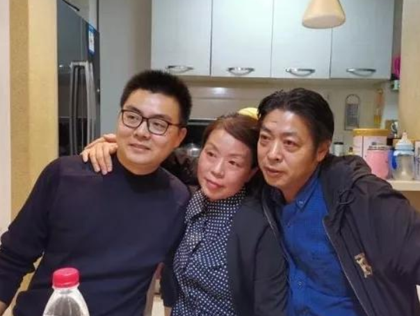 杜新枝|杜新枝获美女律师支持，打扮时髦去寻求真相，网友：别挣扎了