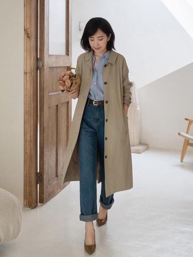宝贝你别闹 微凉秋日穿大衣出门，如何选择裤子很重要，搭对了时尚又很高级