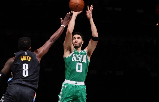 篮网队|总分2-0！篮网三巨头61+19+18大胜绿军，神射25分刷爆纪录两人伤退