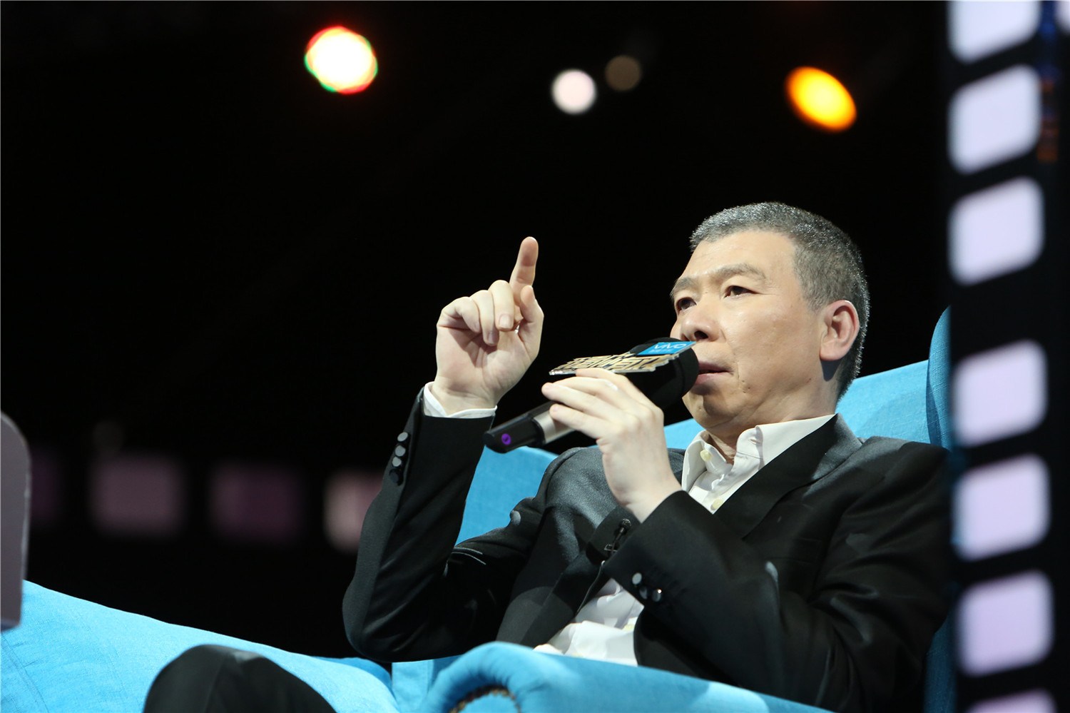 赵丽颖|赵丽颖的哥哥原来是他，一直活跃在公众视野中，难怪赵丽颖会火