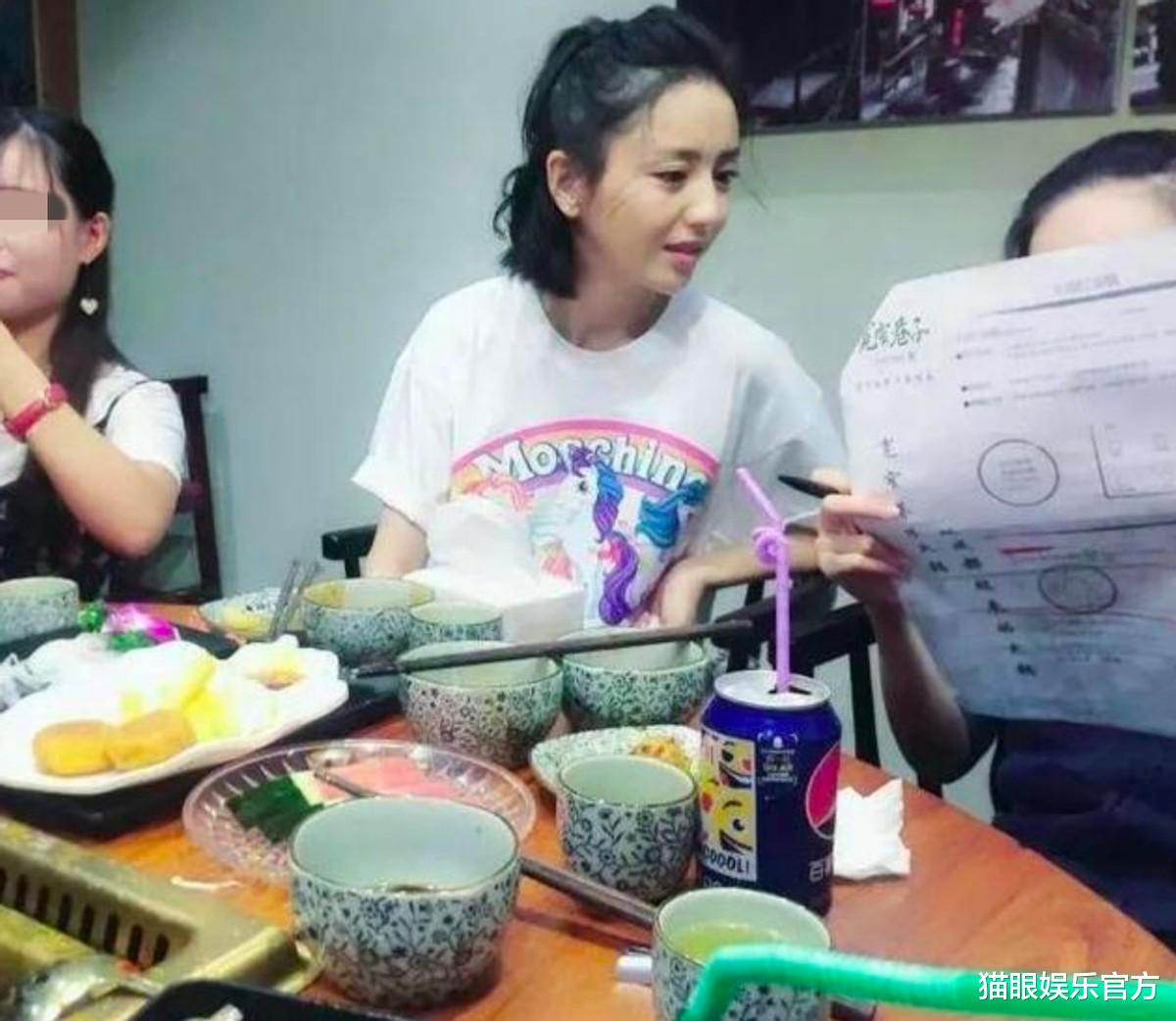 佟丽娅|佟丽娅与素人合照有壁！脸只有巴掌大，亲切与粉丝合影毫无架子