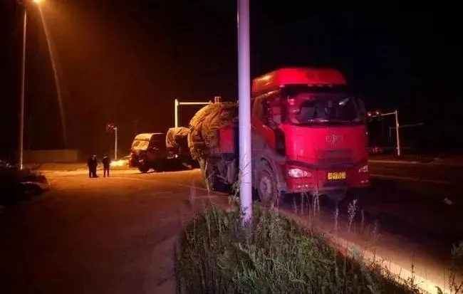 齐白石 偷油偷货也就算了，2021年竟然还有人敢偷货车？