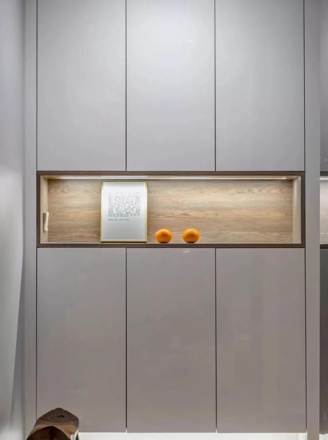 入户门两边都是墙，并且都不能拆，该怎样做鞋柜？