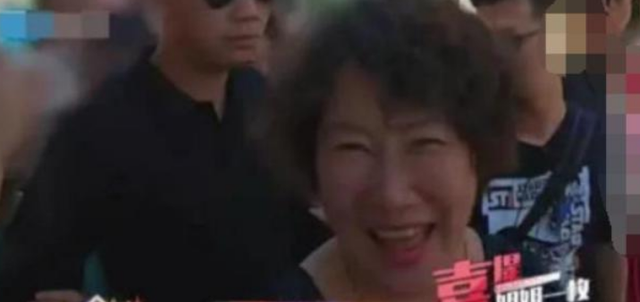 佟丽娅|有一种“偏心”叫佟丽娅父母，给了妹妹盛世美颜，姐姐却像路人