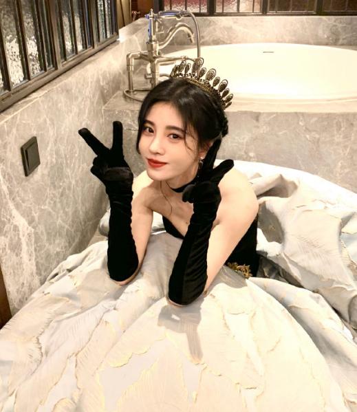 亮剑|鞠婧祎戴“洞洞帽”，一身搭配引众议，粉丝：第一次不想买同款