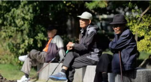 四叶草海之恋|我国现在缺乏劳动力吗？生育二三孩每月每孩发500元，你会生吗？