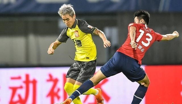 月落等风來|韦世豪梅开二度表现出色,大摩托推射扳回一球,广州队2-1重庆队