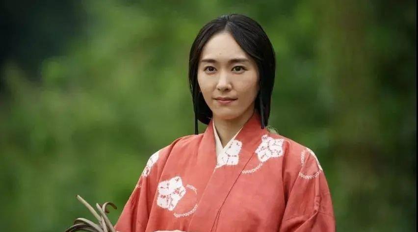 沈月|新垣结衣新剧搭档小栗旬，造型被吐槽，颜值下滑了？