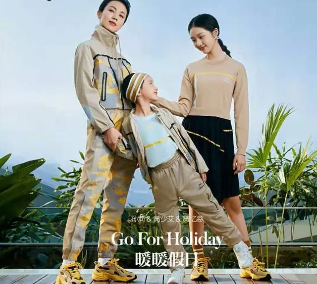 潘金莲|黄磊7岁小女儿颜值青出于蓝！戴邮差帽灵气逼人，比多多苦相脸美