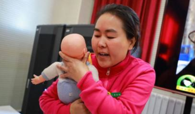 家政|国内这一岗位“缺人”，平均薪资高达9660元，都招不到人