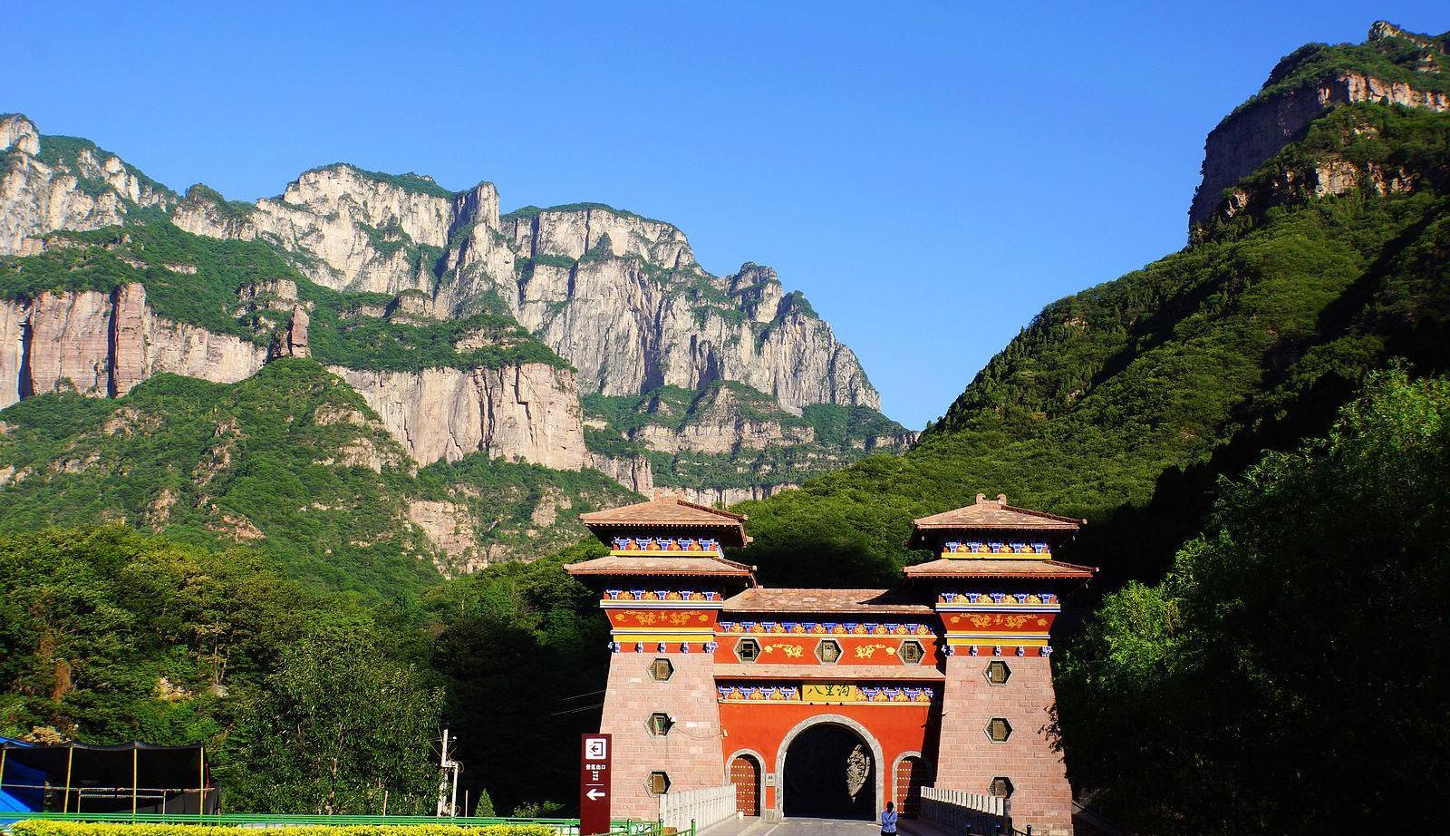 亚龙湾 河南有一天然氧吧,森林覆盖率可达95%,但名字有点土,值得一去