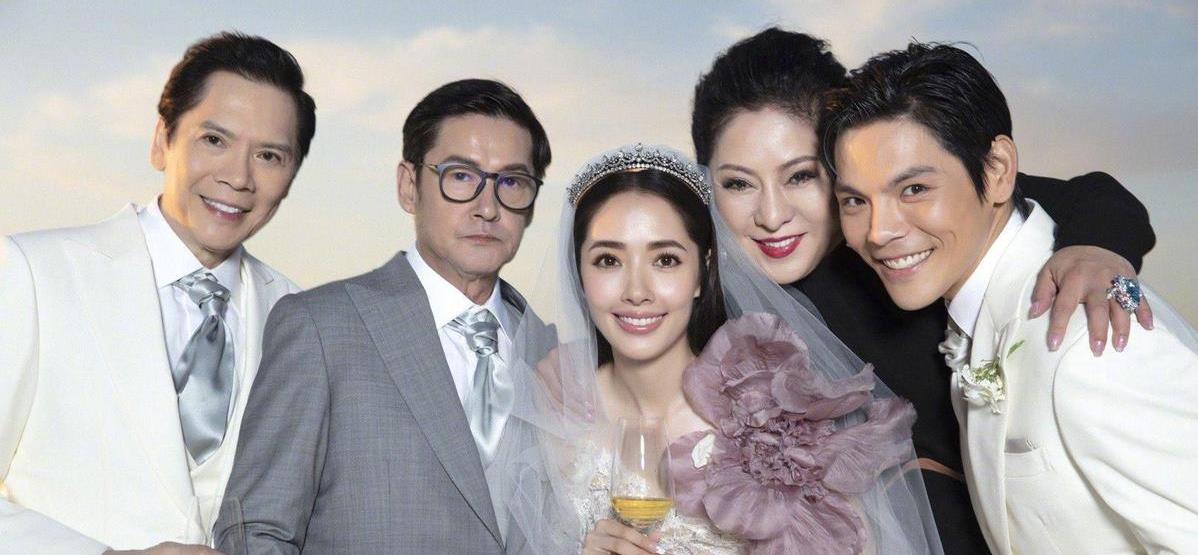 琳妹儿说|郭碧婷夫妇买奢华童装，向佐旁若无人秀恩爱，从后熊抱老婆超甜蜜