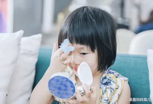 凌晨妈妈育儿|萌娃穿搭潮范儿十足，气场全开，原来打扮孩子有这么多好处