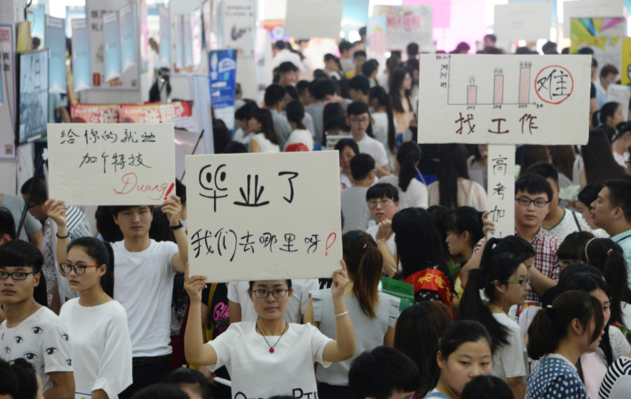 摩羯座|996还不够，715工作制又来了，怪不得毕业生说宇宙的尽头是考公