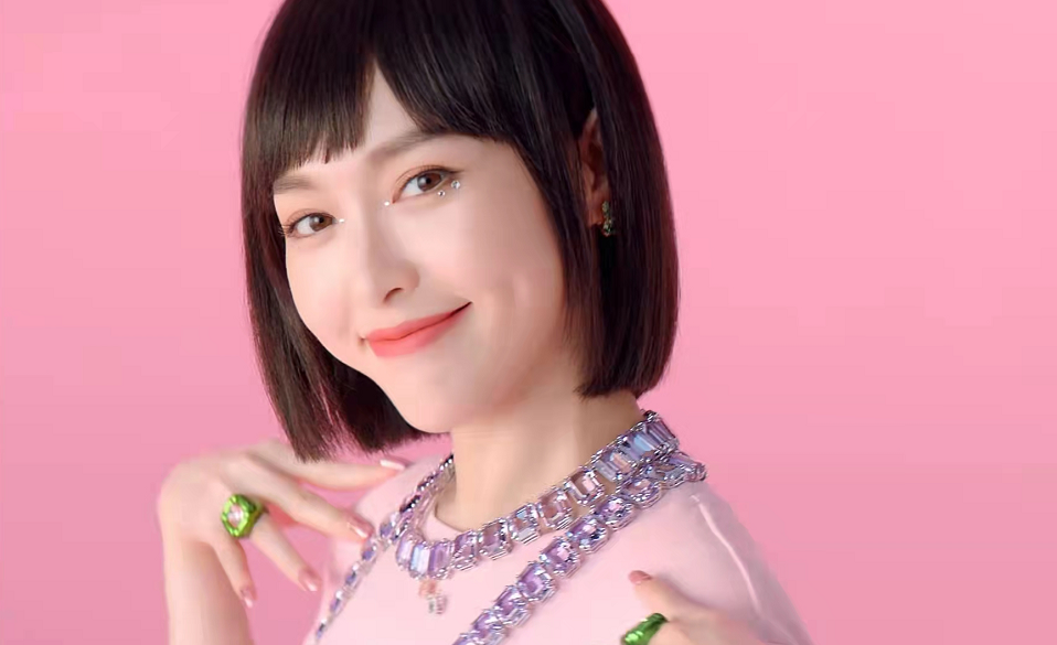 时尚风行派|37岁唐嫣又扮“傻白甜”！新广告短发造型梦回赵默笙，穿粉裙超嫩