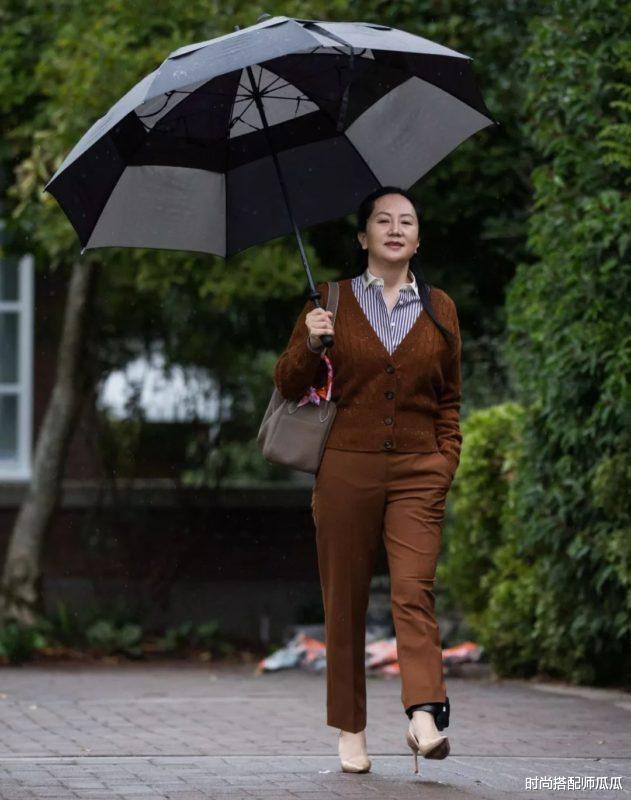 时尚搭配师瓜瓜|真正见过大场面的女人，很少会穿T恤短裤，看看孟晚舟就知道了