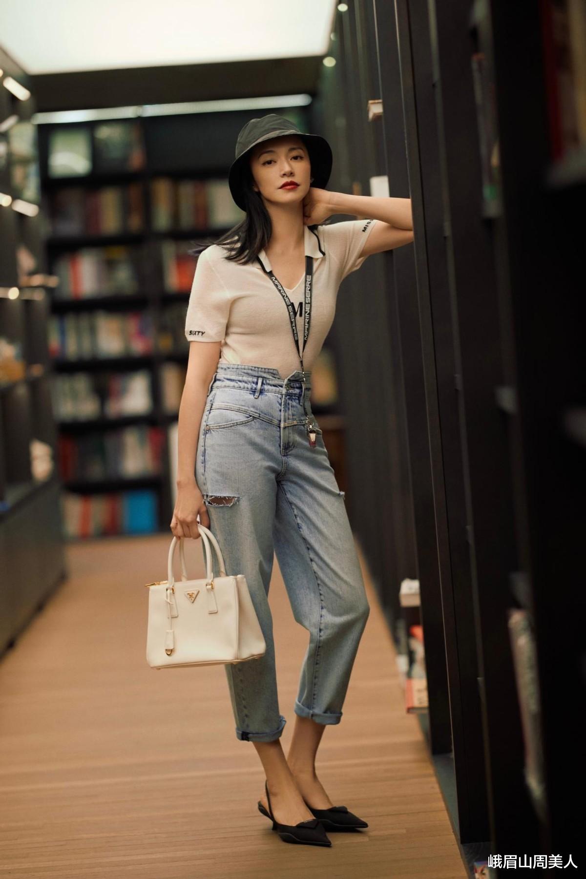 峨眉山周美人|姚晨留空气刘海好嫩!穿膝上花裙秀美腿,看着一点不像42岁阿姨