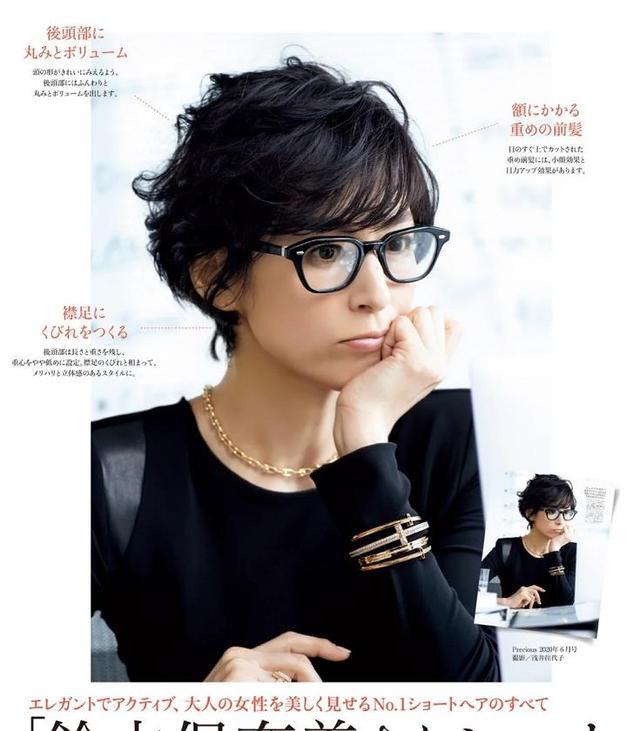 烫发|五六十岁的女人烫发，适当染一下更时髦，这三个发色推荐给你