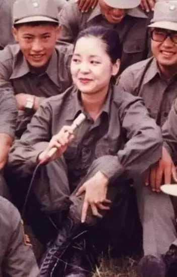 六小龄童|30年前被邓丽君亲一口的士兵发誓一辈子不洗脸，结果到底如何？