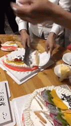“为什么人类没有发展出攻击性的器官?”