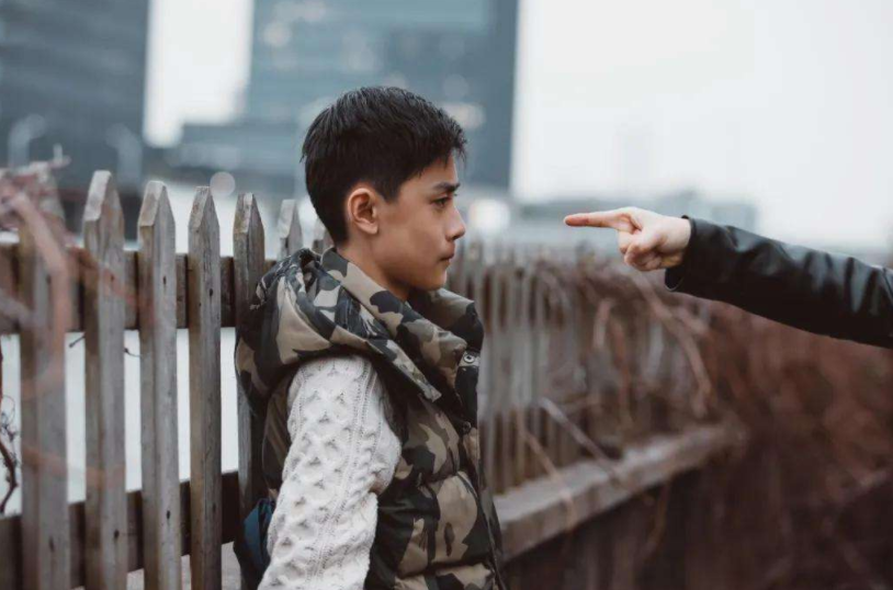 中小学|在学校经常被欺负的学生，多数来自这样的家庭，家长要警惕