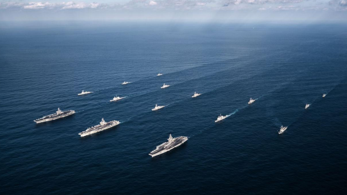 中国军力报告|驾驶70吨战机，苏联师长从美航母上空掠过，想再来一次却玩脱了