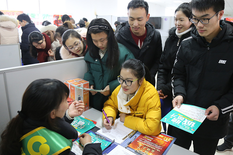 白银期货|月薪过万的人究竟有多少？985学姐说出答案，可能和你想的不一样