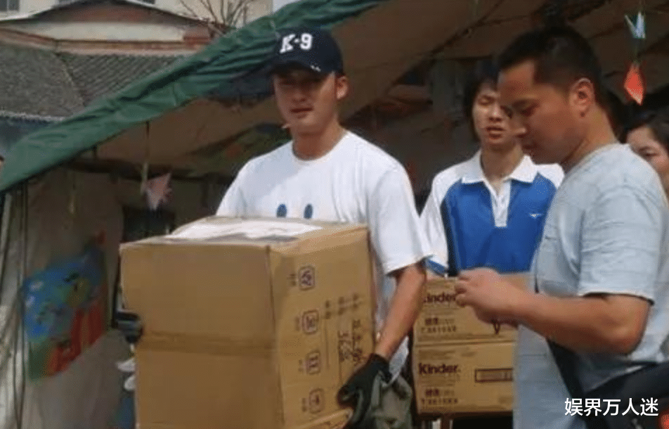 吴京|周杰伦为汶川写《稻香》，吴京救灾7天不洗澡，13年前他们在闪光