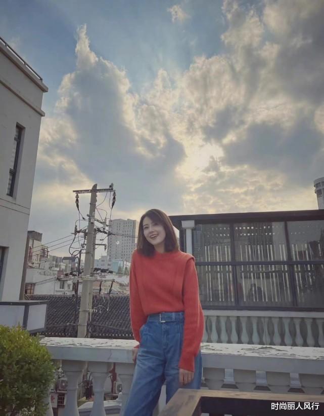 高圆圆|高圆圆正式官宣出演新综！穿中国红现身做宣传，和谢霆锋再合作