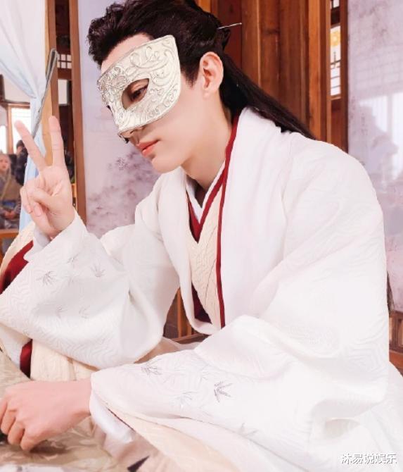 关晓彤|关晓彤侯明昊《我就是这般女子》，在大瓜纷纷爆出的形势下，这部剧变得尴尬起来