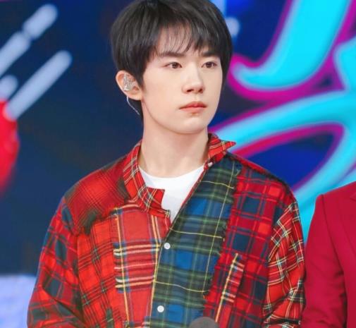 易烊千玺|《快本》改版后，流量不邀请，分量靠本事，网友：易烊千玺成赢家