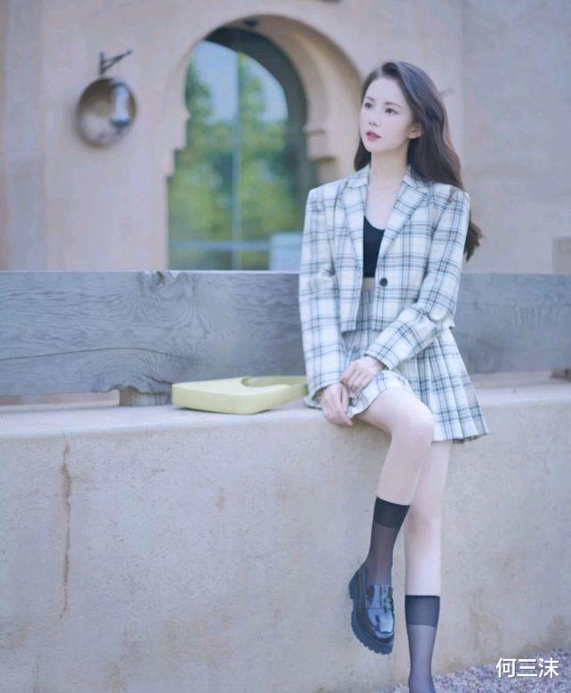 何三沫|女生可以尝试不同的穿搭风格,呈现不一样的气质,遇见更美的自己
