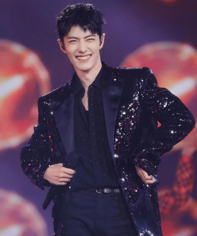 肖战|肖战出道五周年引发热议，知名博主发文祝福肖战，粉丝很感动