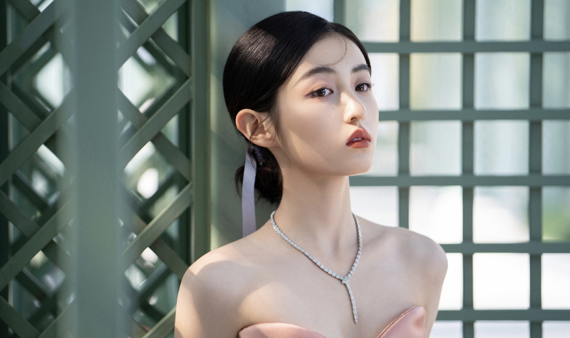 张子枫|张子枫午后瑰园大片