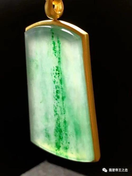 钱币|翡翠无事牌有什么寓意？适合什么人佩戴？