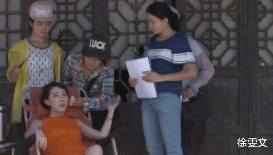 |登录 艺人助理自曝:月薪3000,淋雨给艺人打伞,冬天还要给她手洗内裤