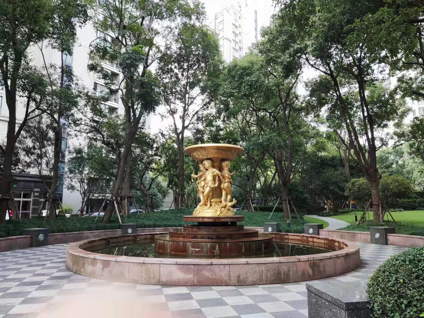 上海市|苏州河畔新昌路，158平米法拍房低于市场价550万，未必能出手。