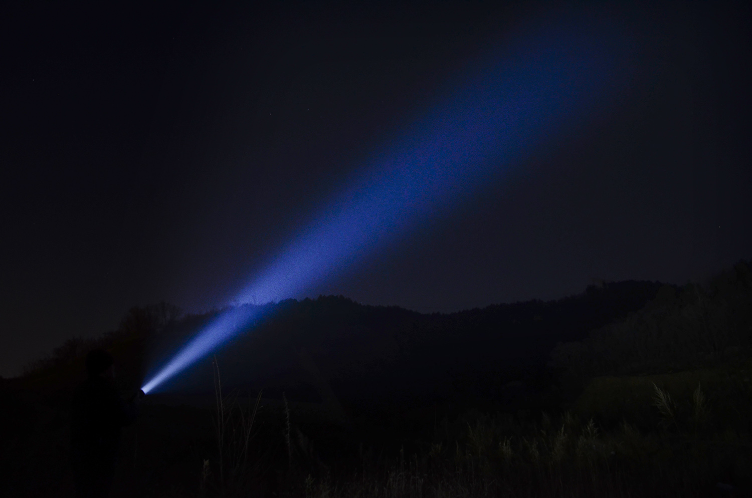 电池|手电一开,白昼即来:艾美能特RS50