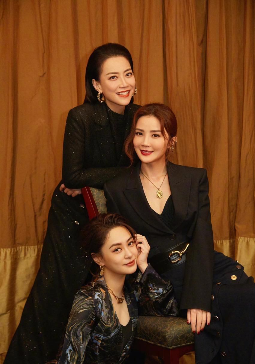 霍汶希|霍汶希穿西装也太飒了！时尚干练还帅气，与Twins同框气场也不输