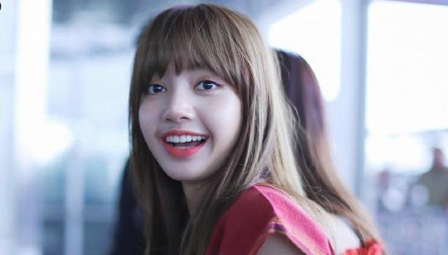 lisa|为何Lisa上节目一直都是齐刘海,当她换发型露出额头,瞬间明白了