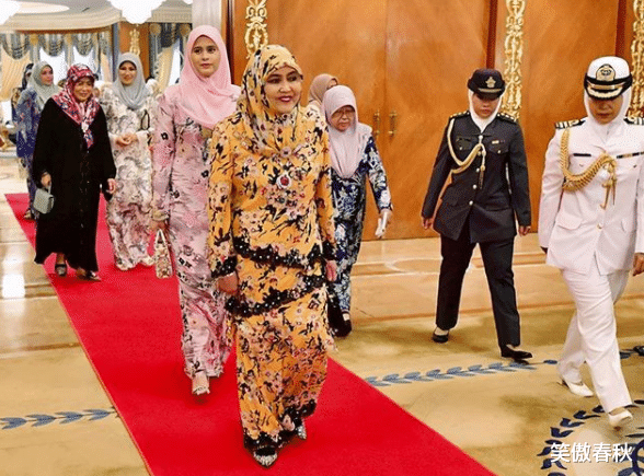 笑傲春秋 她17岁头顶黄金王冠，戴22个金镯嫁文莱王储，生4子被宠出幸福肥