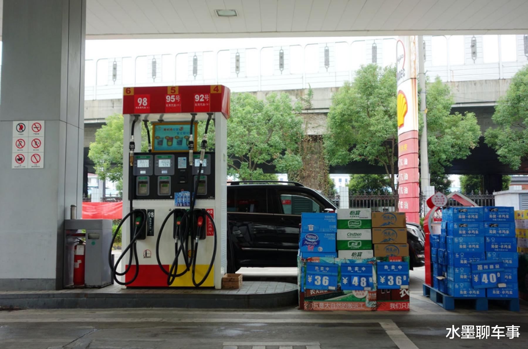 水墨聊车事 交警提醒：看到这种“中国石化”直接调头，千万不要去加油