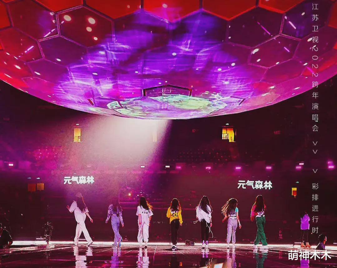 春晚|跨年晚会彩排图来了！杨幂潮酷十足，龚俊献上首秀，张艺兴热舞